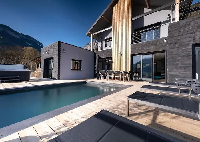 Bamboo Villa *