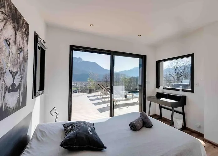 Bamboo Villa *